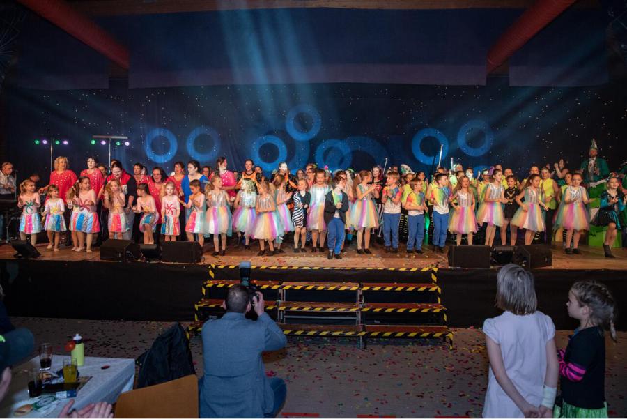 Karnevalistisches Feuerwerk in der Berglandhalle Körle